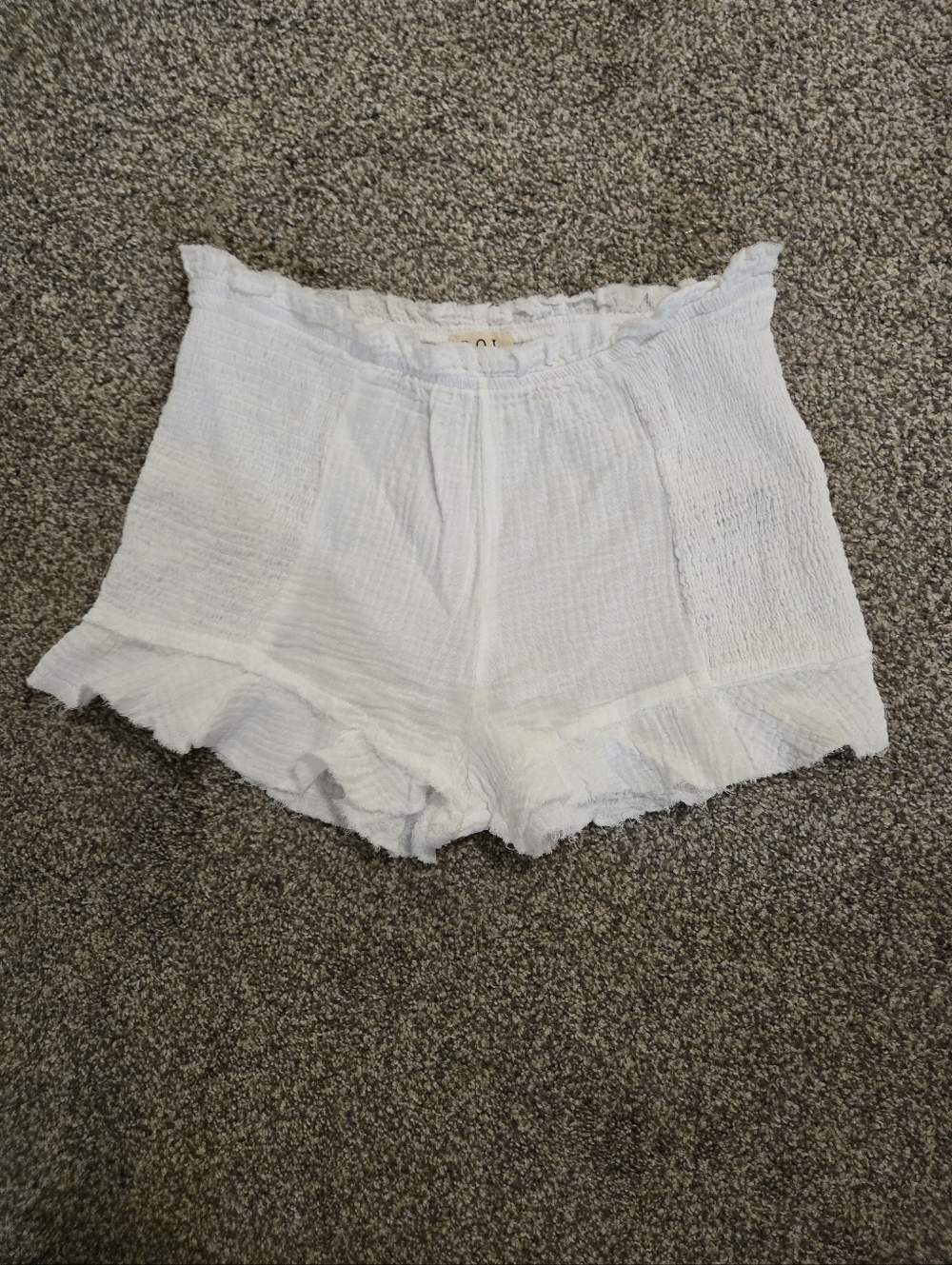 Brand new!! NWOT POL boutique white stretchy ruffle shorts size medium - Picture 2 of 6